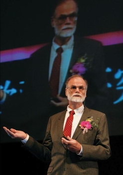 美国计算机科学家、图灵奖获得者詹姆斯·尼古拉·格雷(Jim Gray)